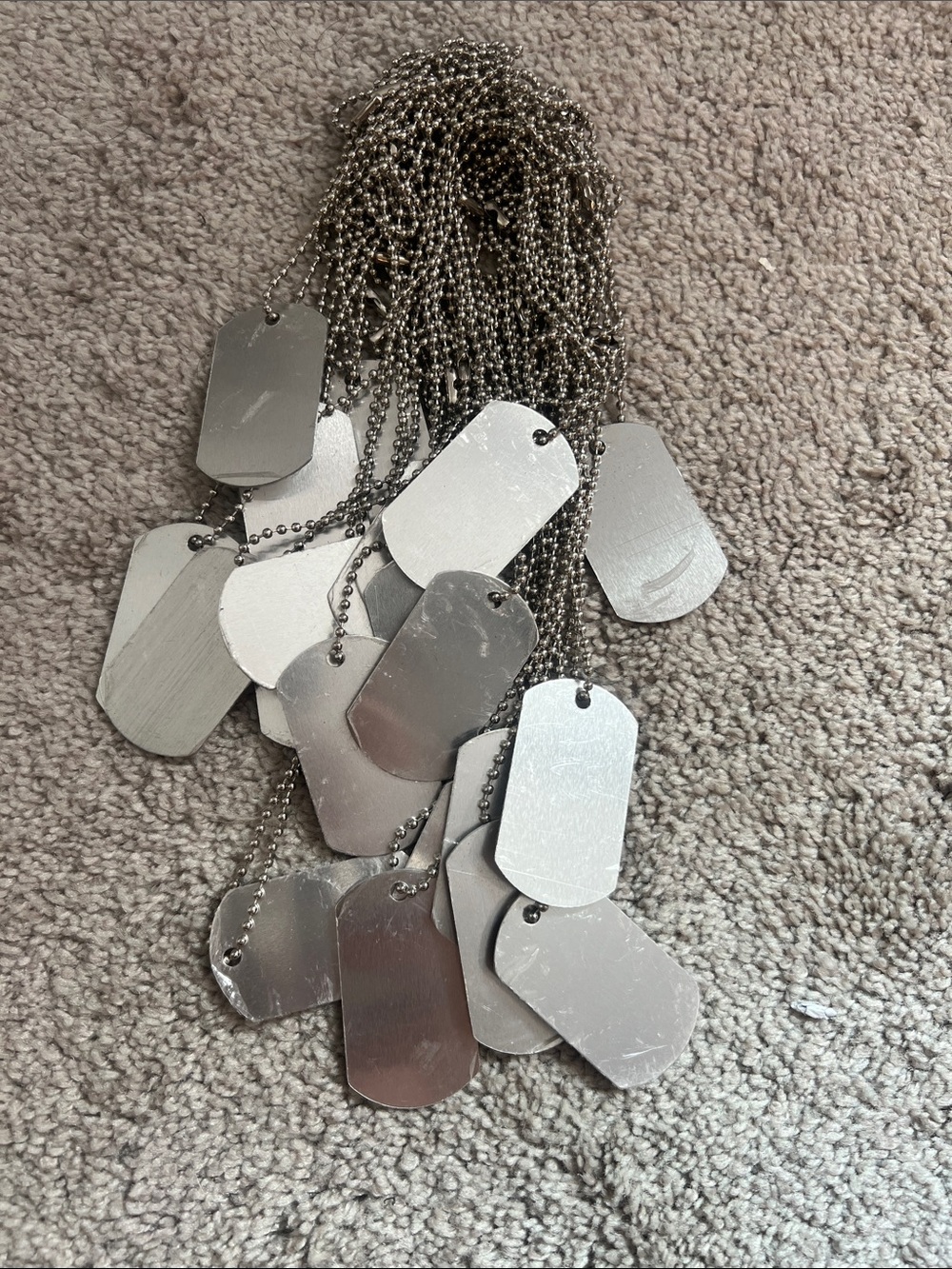 Dog tags (costume jewelry)